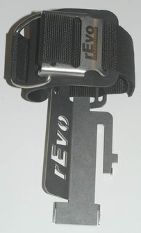 Travel tank fixation oxygen side