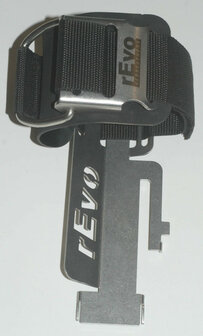 Travel tank fixation oxygen side